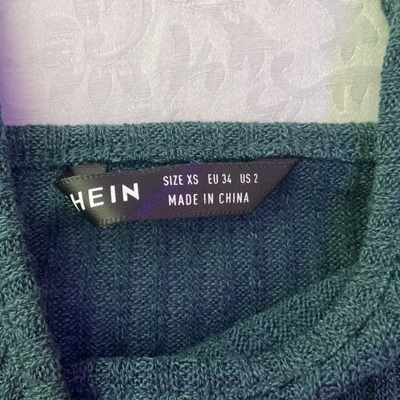 4 CUTE CROPPED TANKS - Picture 4 of 5